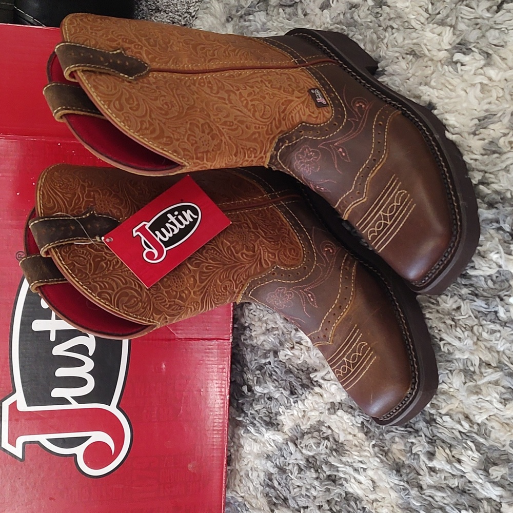 Women's JUSTIN Western Leather Boots / Starlina Square Toe Gypsy Collection